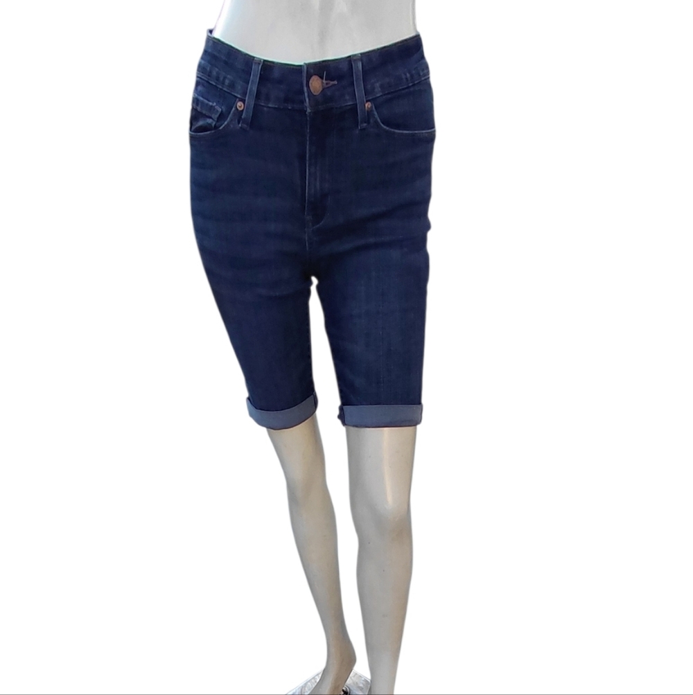 8246.....Denizen by Levi's Denim Jean Shorts Size 2 W26